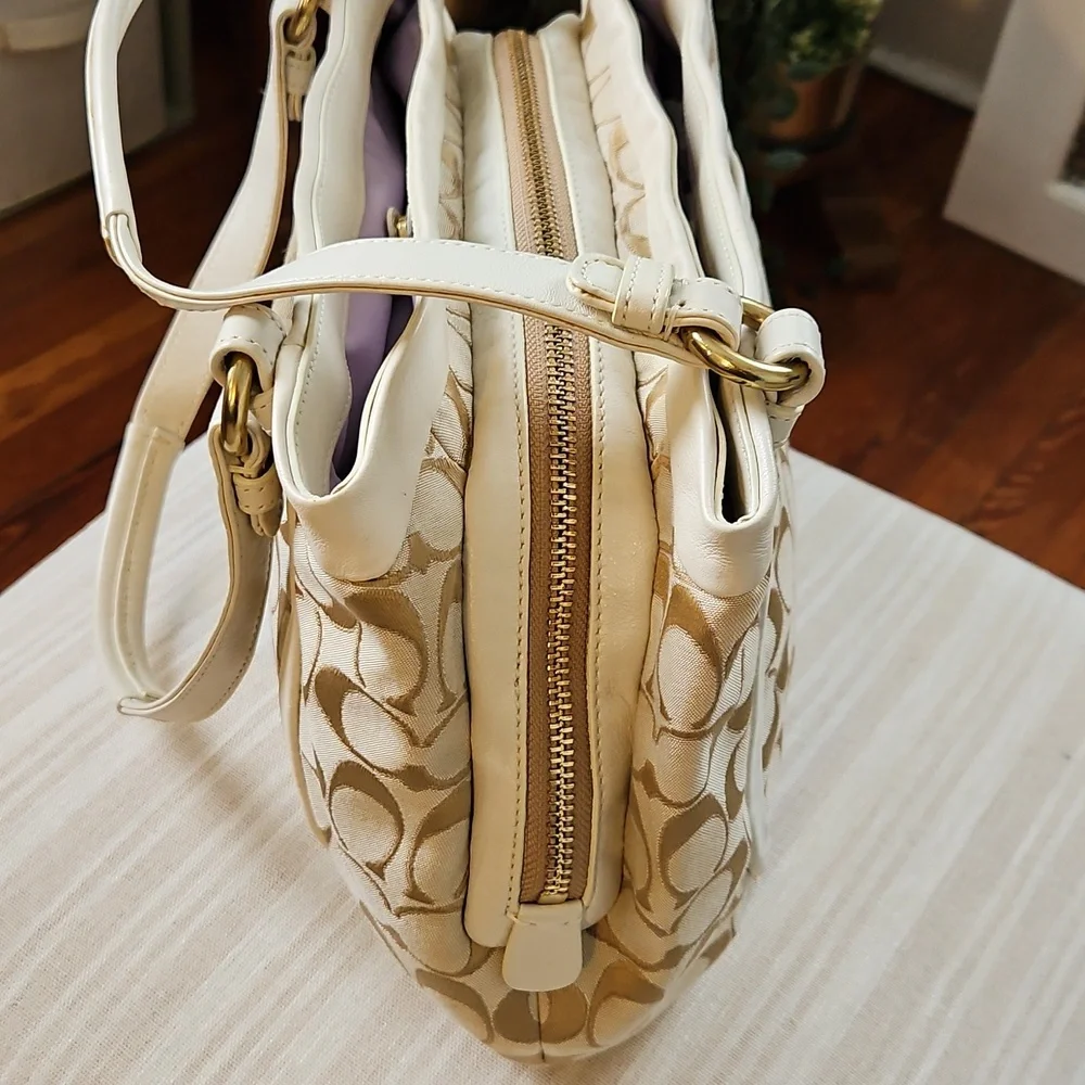 Coach Tan and Cream Signature Shoulder Bag - Picture 5 of 16